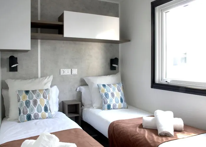 Reveillez La Belle Au Bois Dormant - Moderne, Confort & Linge Inclus Camping *