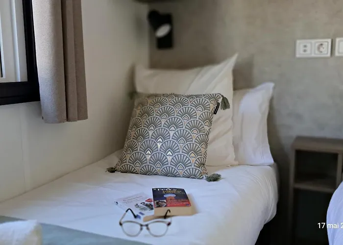 Reveillez La Belle Au Bois Dormant - Moderne, Confort & Linge Inclus *